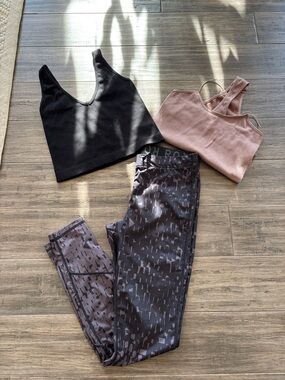 Roxy leggings with 2 tops